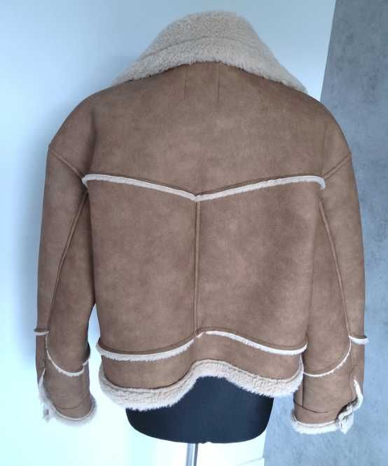 Bershka Jasnobrązowa kurtka damska r. M z imitacji zamszu kożuszek