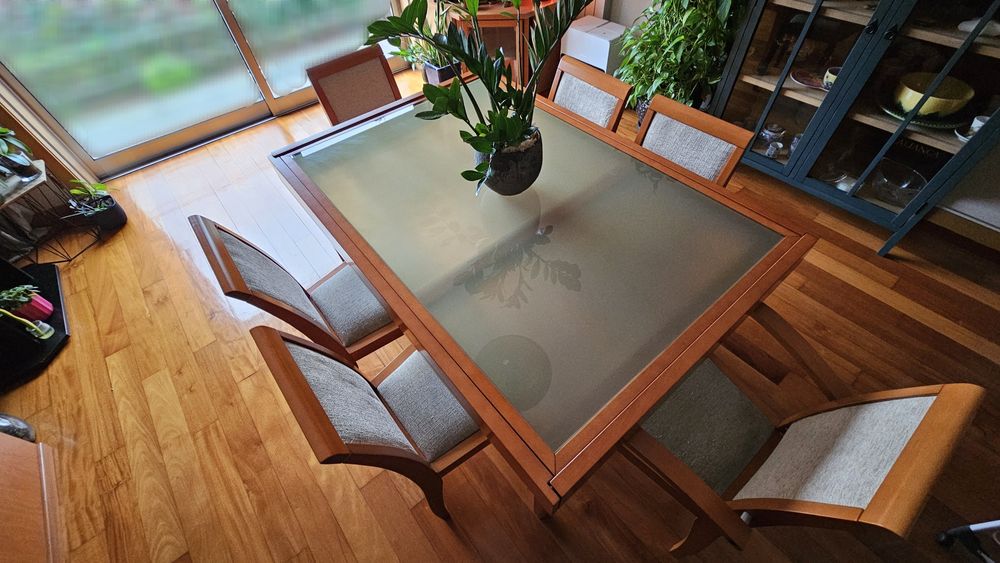 Mesa Extensível em Cerejeira com 6 Cadeiras