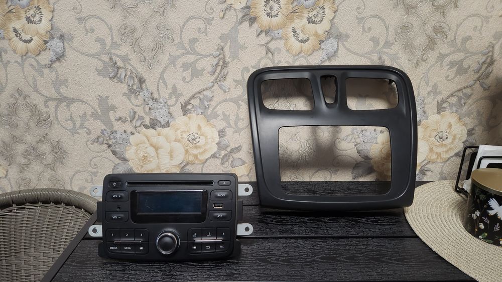 Магнітола в ід Renault Logan 2 (2013) оригінальна/заводська з блютузом