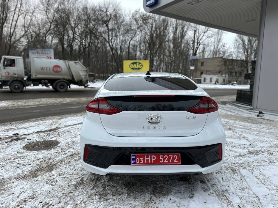 Hyundai Ioniq hybrid в идеальном состоянии