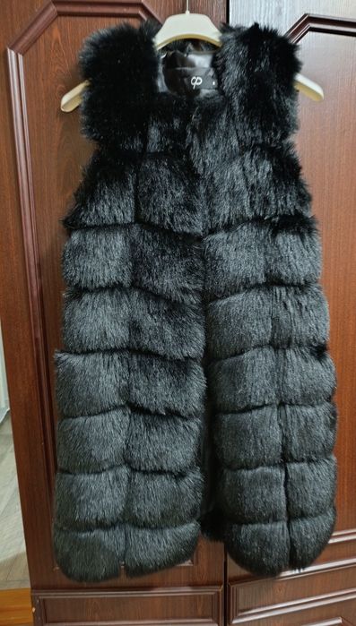 Продам мехову жилетку
