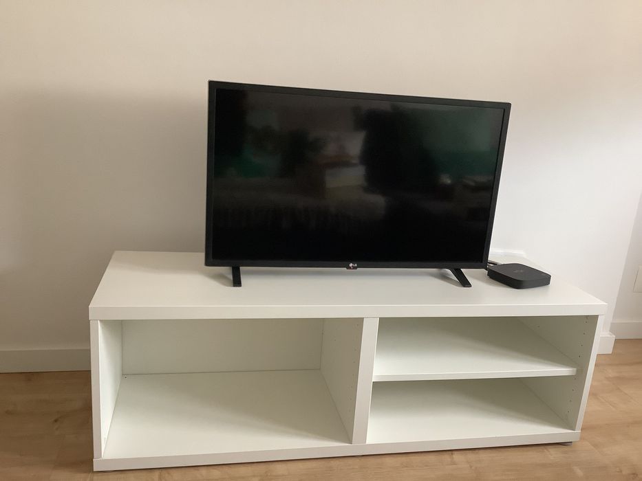 Móvel para TV com uma prateleira na estrutura - 120x40x38 branco