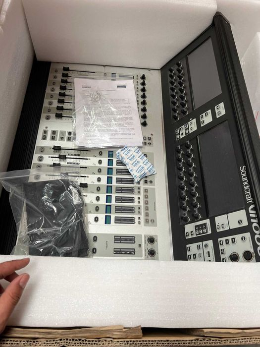 SOUNDCRAFT VI 1000 Mesa de Som Digital