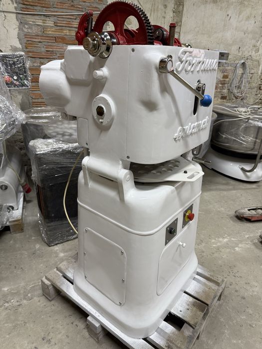 Дільник округлювач для булочок. Делитель округлитель Fortuna 3 automat