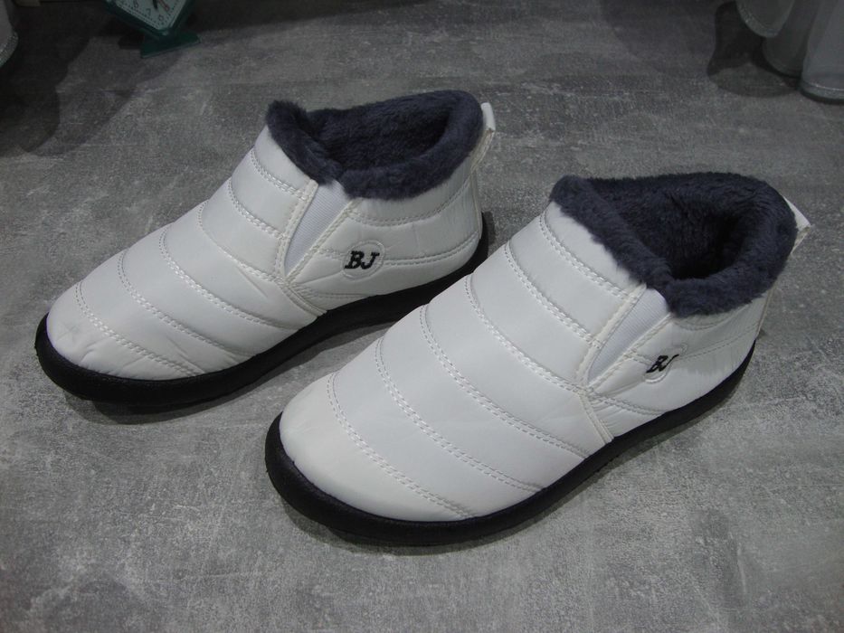 bambosze/buty ocieplane numer 38 wkładka 24 cm.