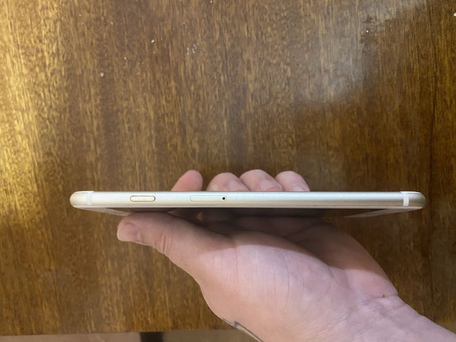 Продам айфон 6s+