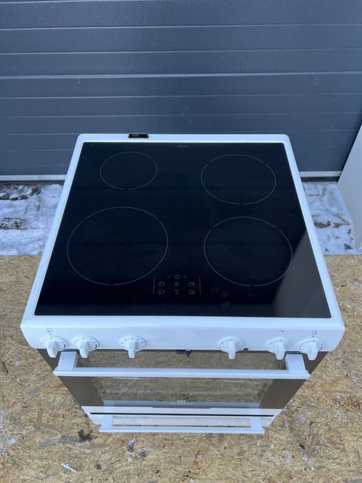 Індукційна плита з електродуховкою Electrolux  EKG6516EOW, 60 см!