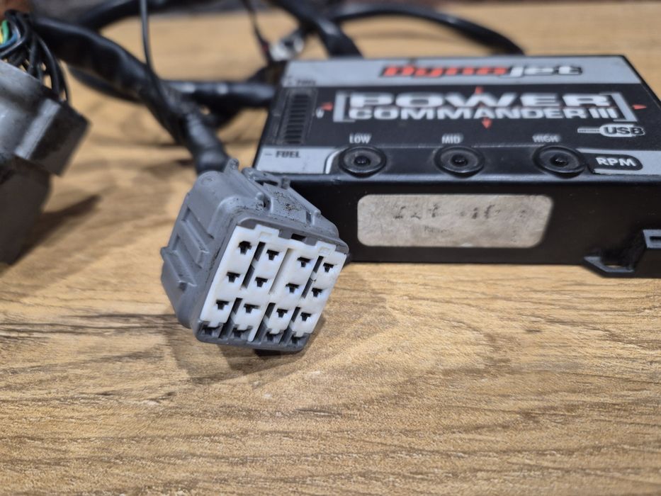 Power commander III Kawasaki.