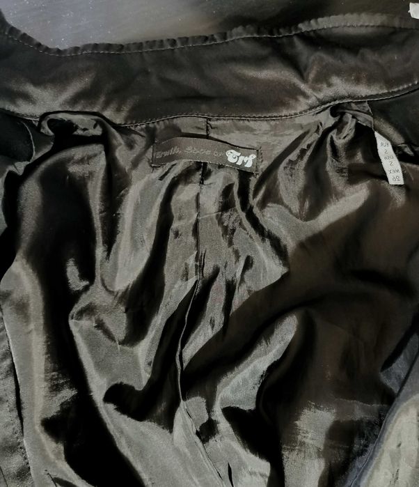 Casaco curto preto de noite