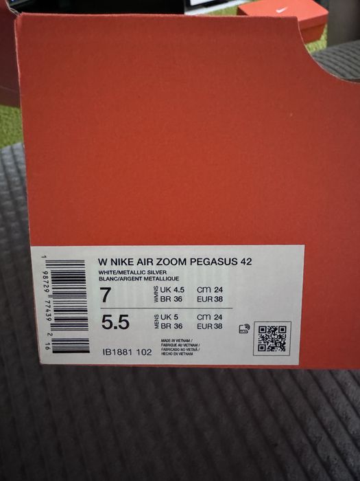 Nike Air Zoom Pegasus 42 White/ Metallic Silver, розмір 7 (24 см)