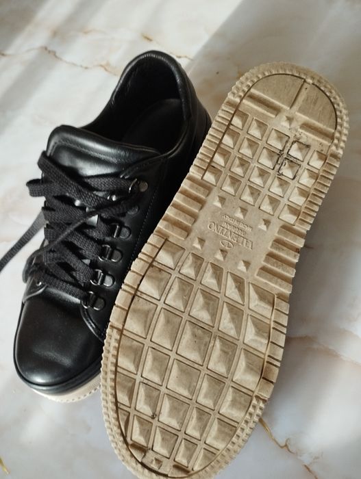 Кросівки чоловічі VALENTINO.