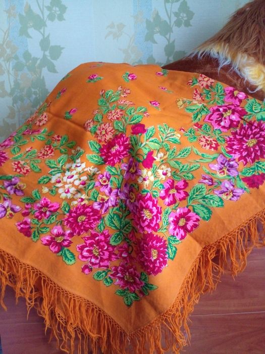 Продам дві великі шерстяні хустки