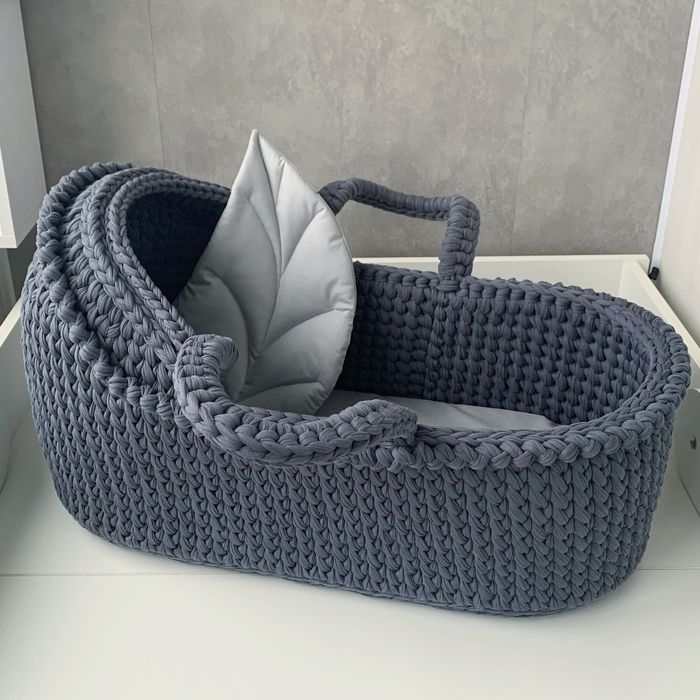 Люлька для немовляти. Кошик для новонародженої дитини.