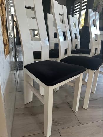 Stół plus szesc krzeseł