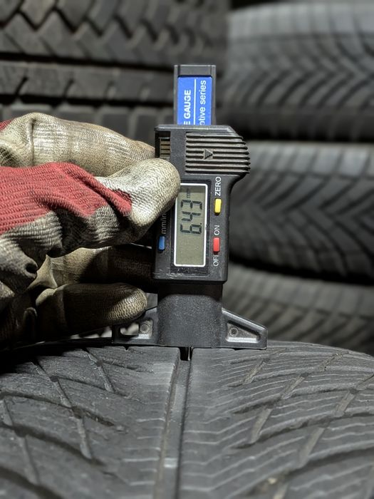 Резина зима зимові 235 60 r17 Michelin колеса шини Gtyres