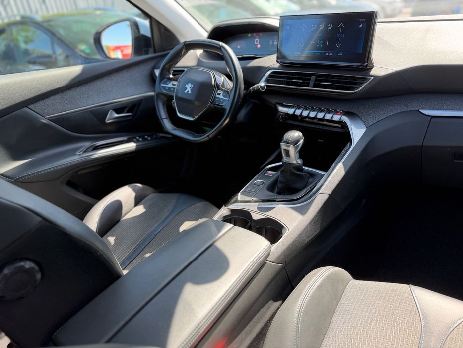 PEUGEOT 5008 1.2 PURETECH 130 CV – 2021 – 7 LUGARES – IVA DEDUTÍVEL