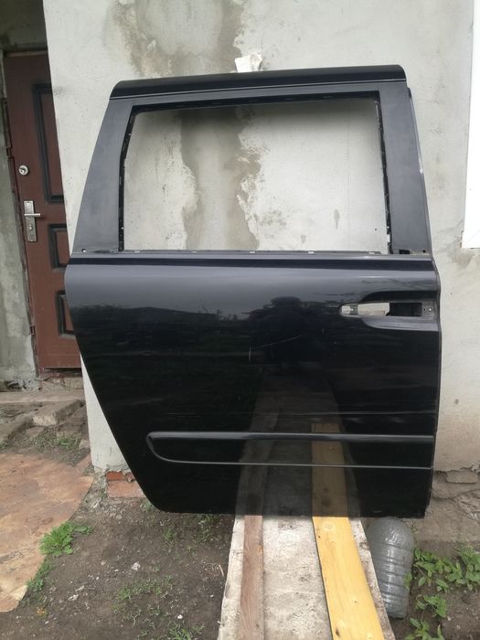 KIA Carnival двері