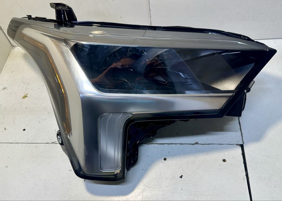 Правая фара Toyota Sequoia, Toyota Tundra 2022 - 2025 81140-0C230