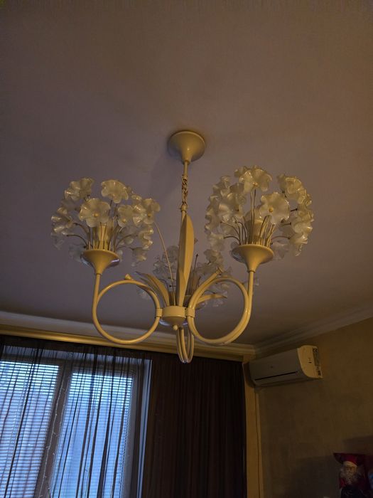 Люстра для комнаты