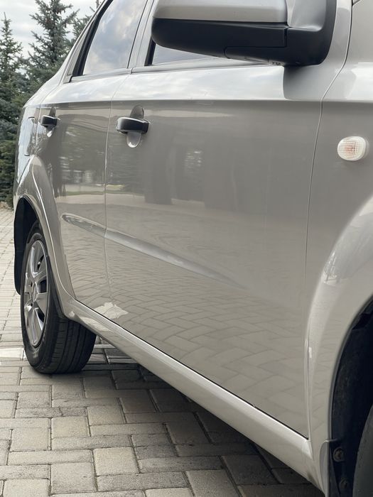 Chevrolet Aveo 1.5 автомат газ/бензин T250