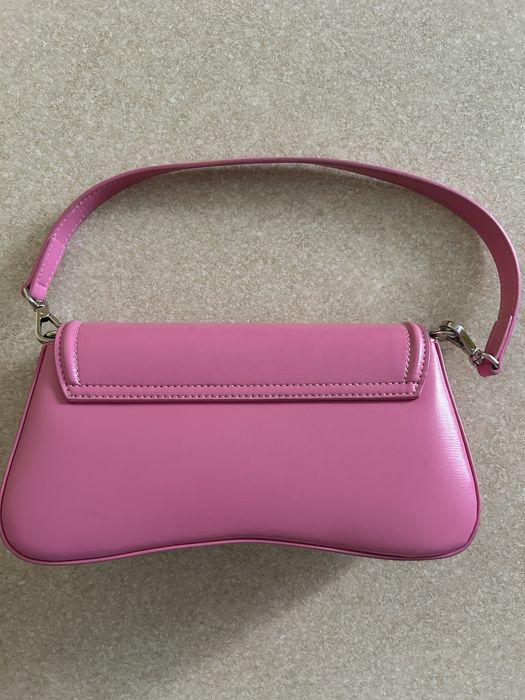 Сумка багет розового цвета