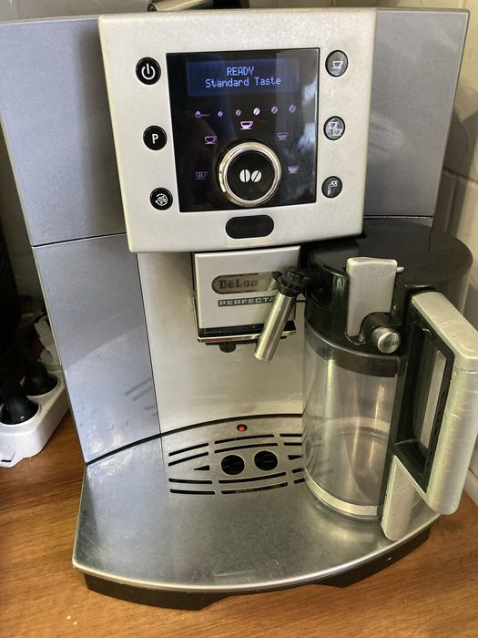 Кавова машина delonghi perfecta