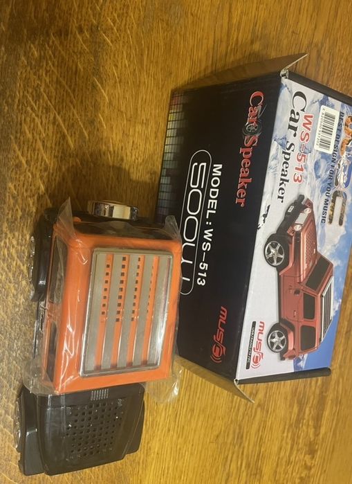 Портативна колонка у вигляді автомобіля