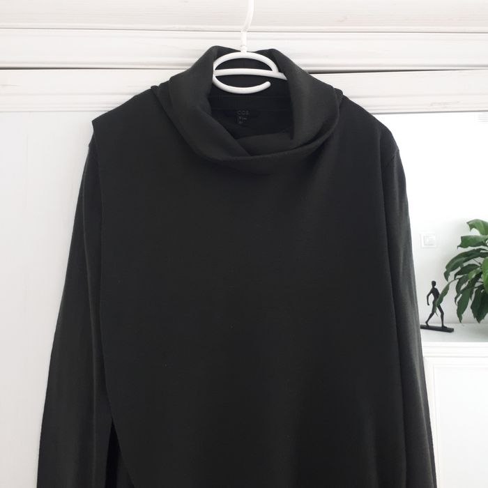 Wełniana sukienka COS