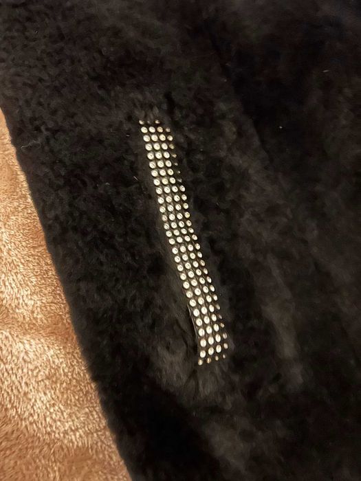 Жіноча мутонова шуба з песцовим коміром