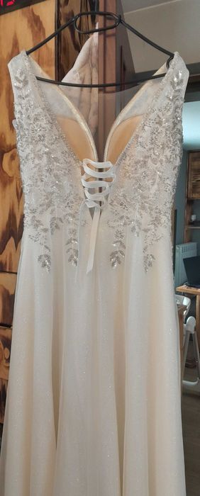 Bogato zdobiona suknia ślubna