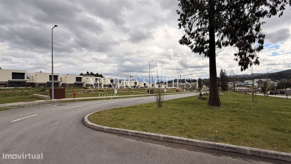 Lote de Terreno p/ Moradia Individual - Braga