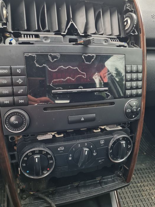 Zmiana starego radia na multimedia z systemem android i akcesoriami