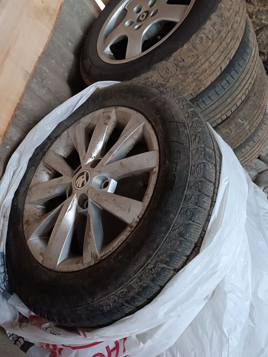 Продам титани з резиною R16