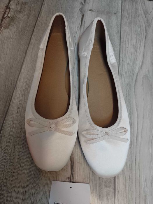 (40) ASOS) Kremowe baleriny wieczorowe z Londynu, NOWE