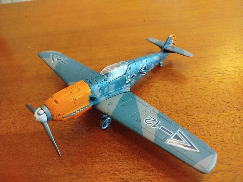 Lote de 5 miniaturas de Aviões Militares