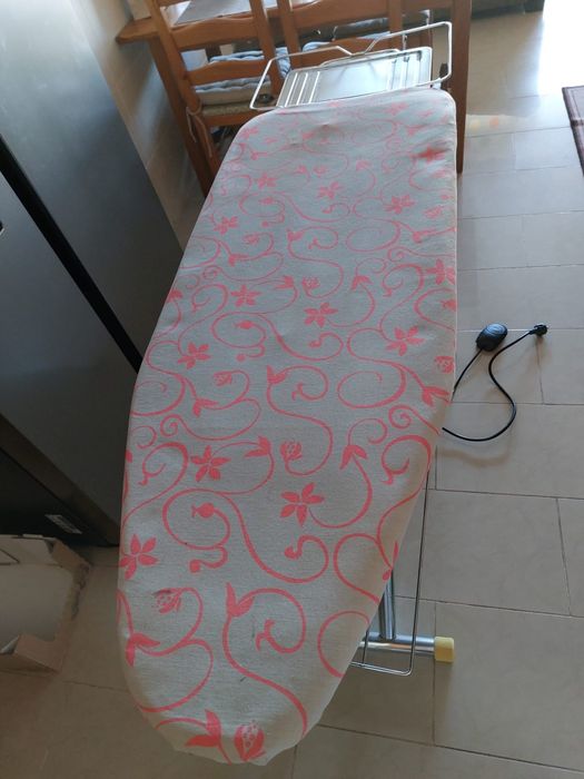 Tábua de engomar aquecida