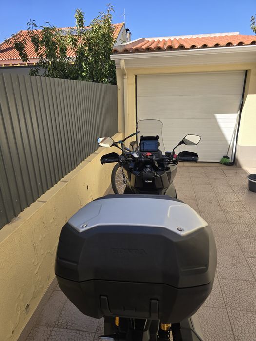 Honda adv350 apenas 2.000  km . 6 anos garantia