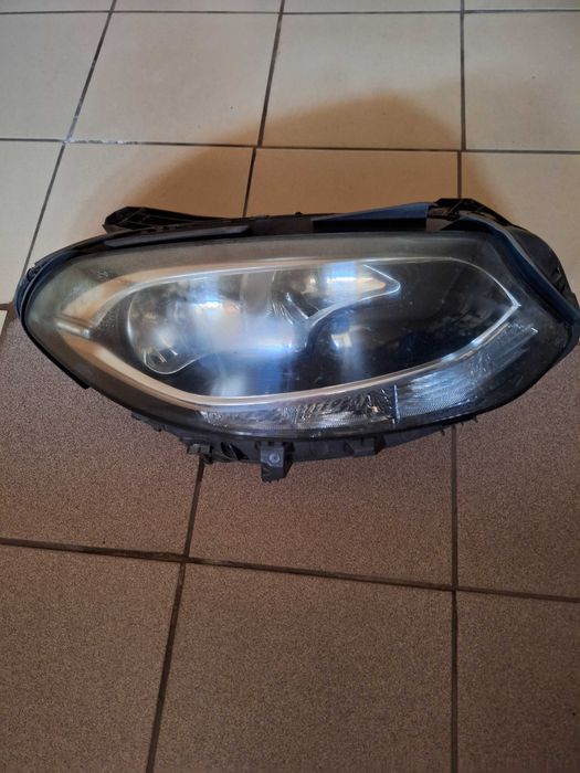 Reflektor-lampa przednia prawa Mercedes B-W246