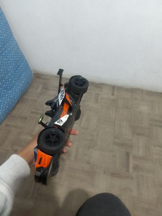 Carro de controle remoto KTM