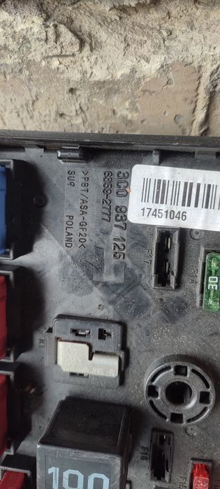 Блок запобіжників Пасат Б6 блок предохранителей Passat B6 3C0937125