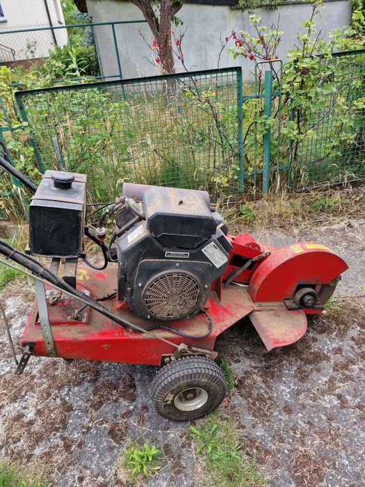 Wycinka drzew z podnośnika / przycinka/ rębakowanie / frezowanie .