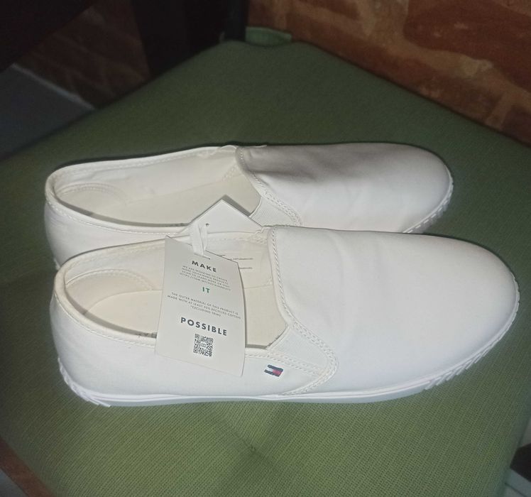 Tommy Hilfiger. Nowe buty. Wsuwane. Białe