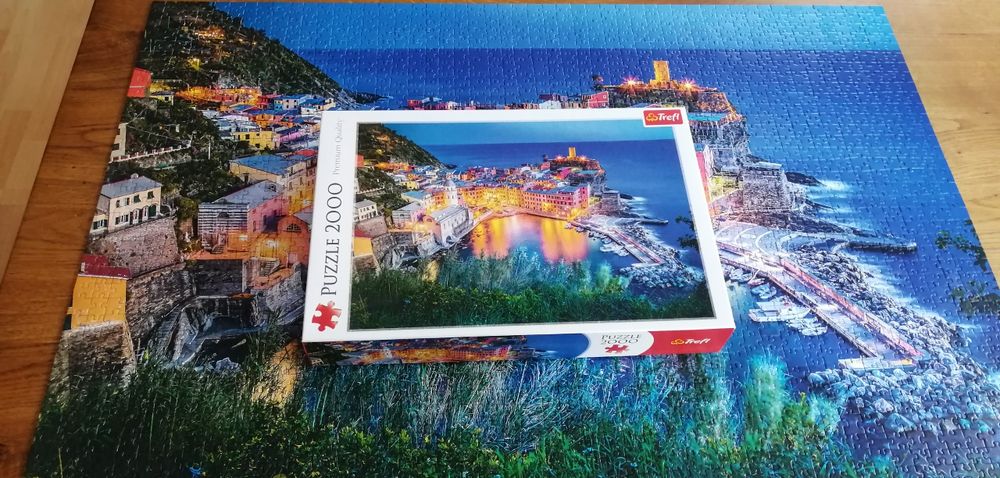 Puzzle Trefl Vernazza o zmroku 2000 kompletne