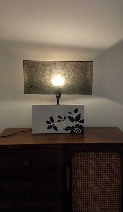 Candeeiro de mesa de cerâmica artesanal de Alcobaça como novo