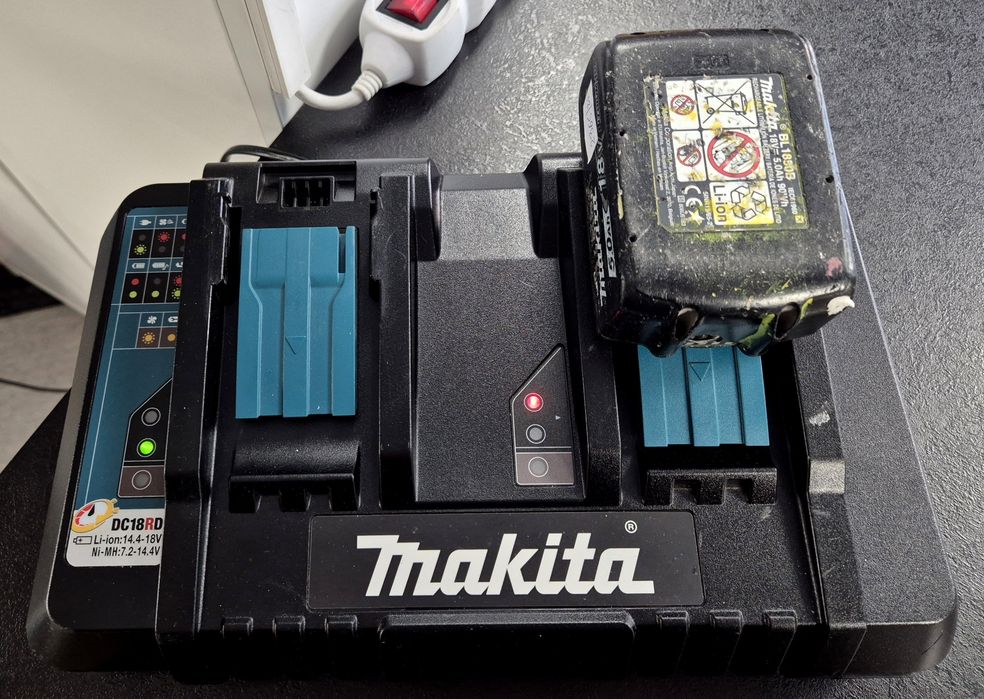 Ładowarka podwójna MAKITA DC18RD, Komis Jasło Czackiego