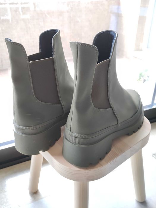 Botas impermeáveis verde tropa