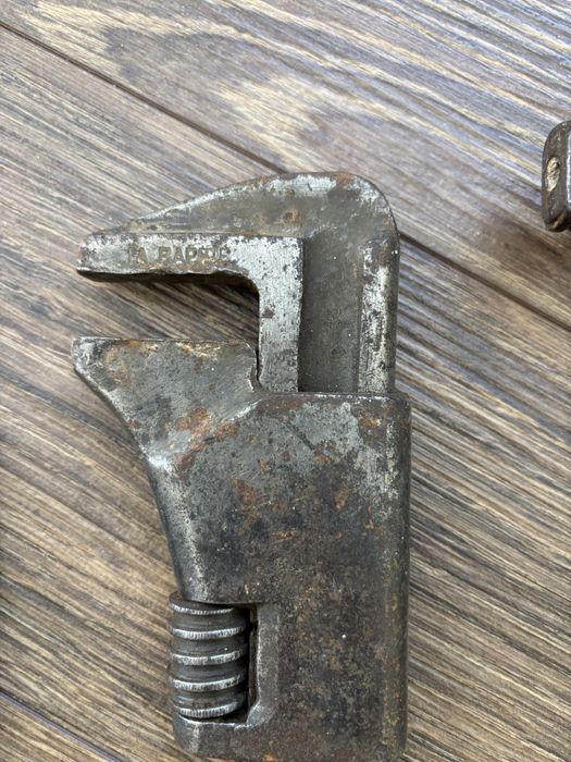 Stare klucze francuskie