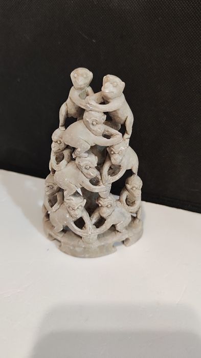 Escultura de Macacos em Pedra de Sabão