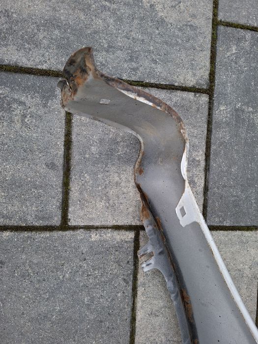 Skoda Octavia 1 blotnik przedni prawy srebrny 9102