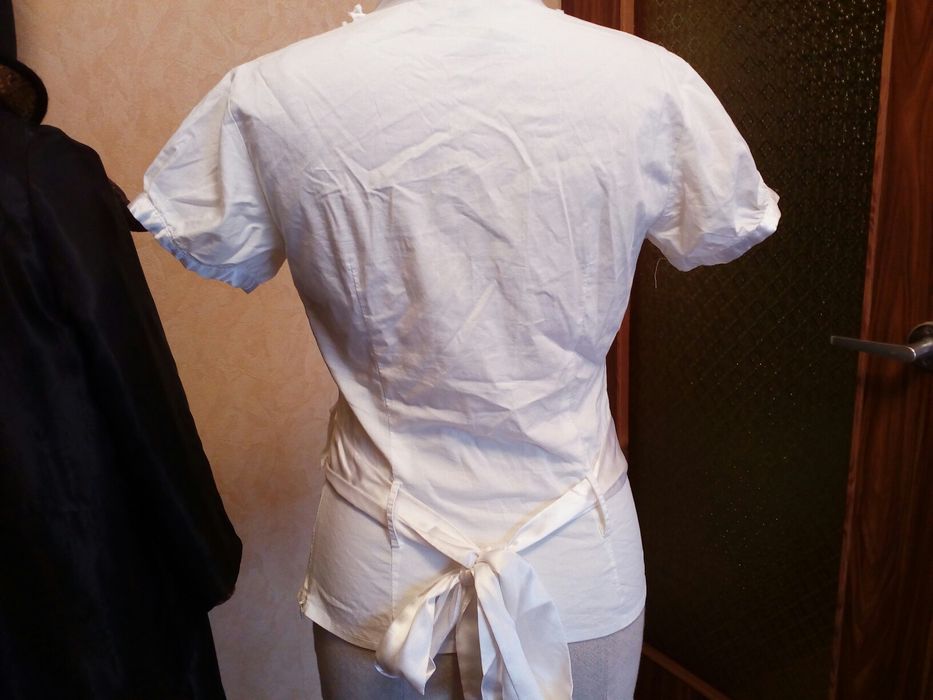 Bluzka biała z falbankami